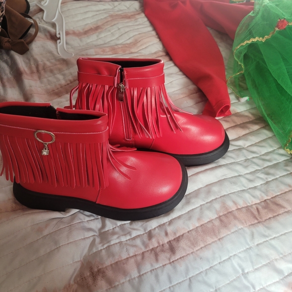Girls' Cute Red Fringe Boots Size 36 (US 3.5) - Picture 5 of 5